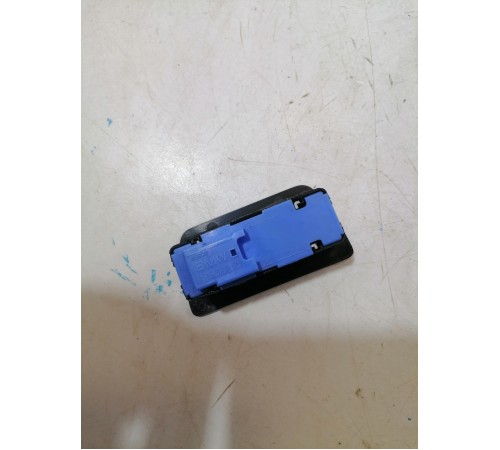 Кнопка открывания багажника