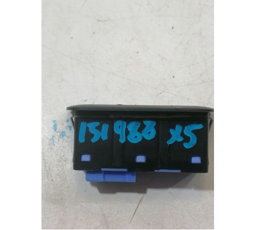 Кнопка открывания багажника