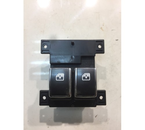 Кнопка стеклоподъемника (задняя, правая)