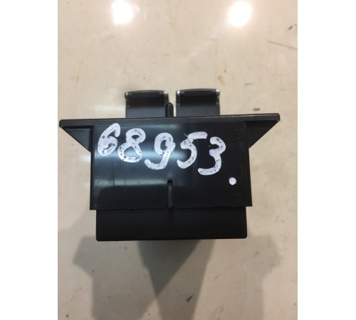 Кнопка стеклоподъемника (задняя, правая)