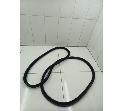 Уплотнитель багажника