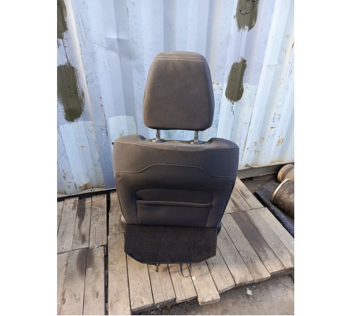 Сиденье переднее левое