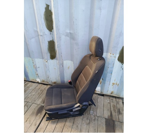 Сиденье переднее левое