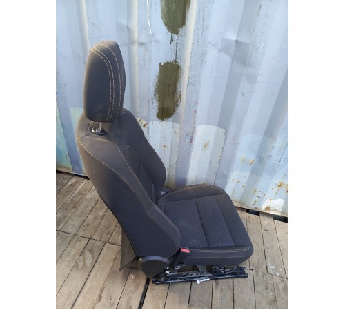 Сиденье переднее левое