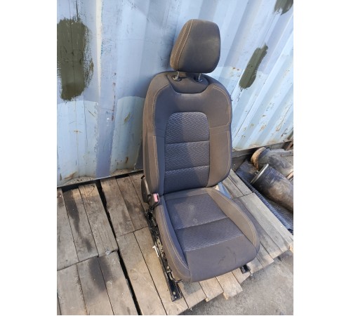 Сиденье переднее левое