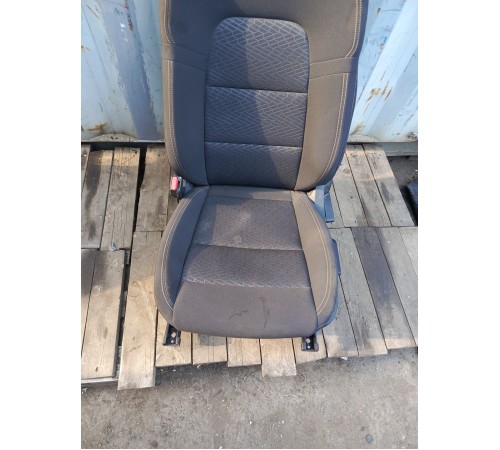 Сиденье переднее левое