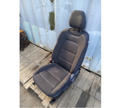 Сиденье переднее левое