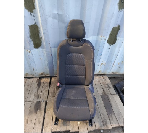 Сиденье переднее левое