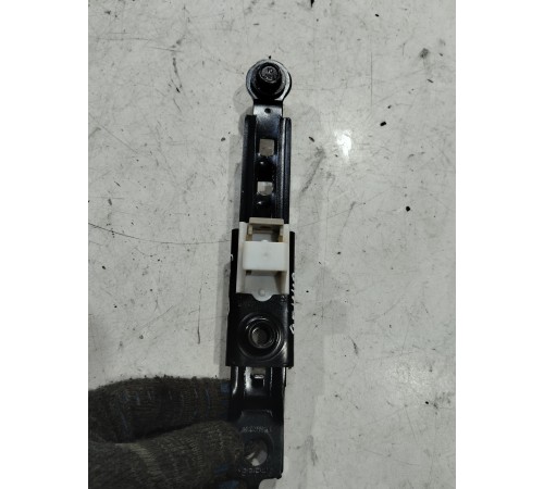 Механизм регулировки подъема ремня безопасности (передний правый)