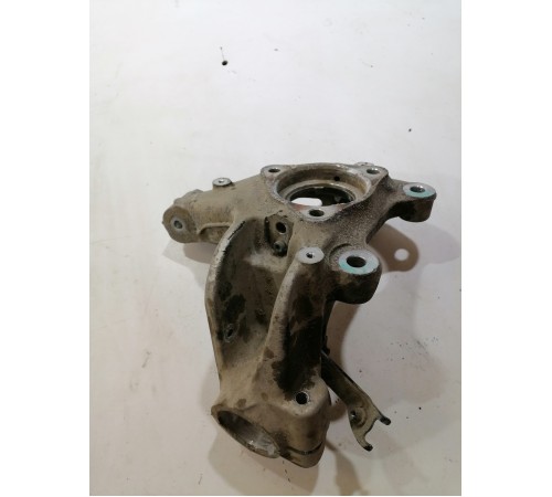 Кулак поворотный передний левый