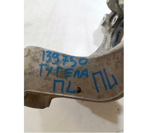 Кулак поворотный передний левый