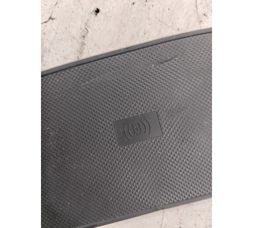 Коврик центральной консоли (блока беспроводной зарядки)