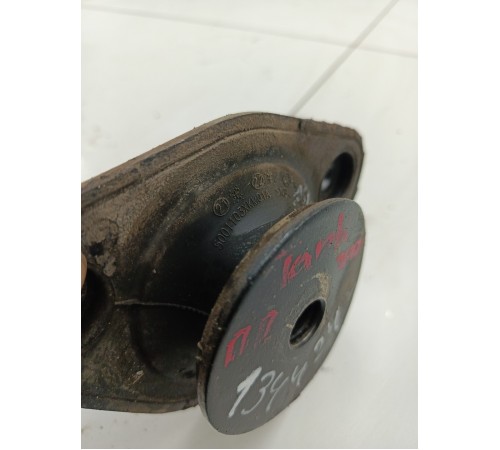 Опора кузова передняя правая