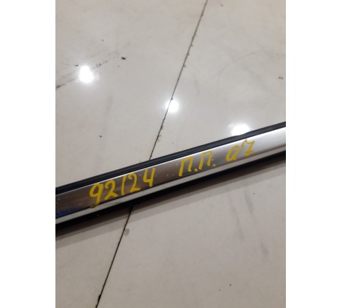 Уплотнитель стекла (передний, правый, внешний)