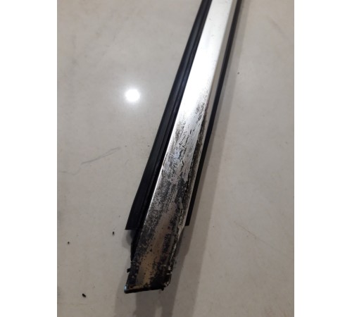 Уплотнитель стекла (передний, правый, внешний)