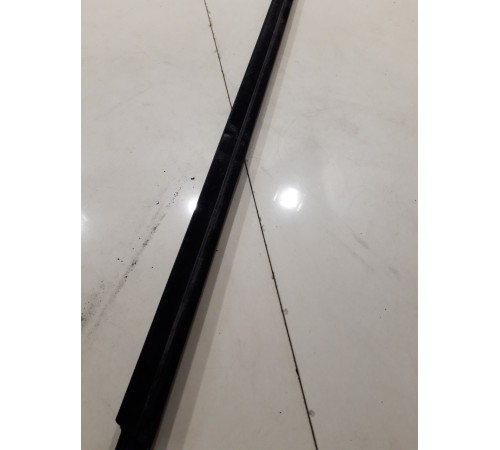 Уплотнитель стекла (передний, правый, внешний)