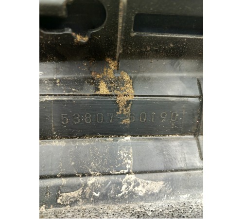 Пыльник крыла передний правый