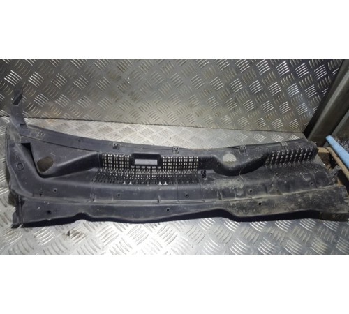 Жабо планка под лобовое стекло лев.