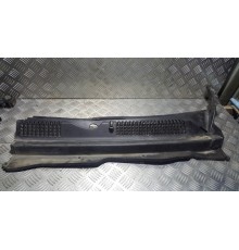 Жабо планка под лобовое стекло лев.