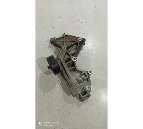 Кронштейн двигателя с роликом натяжителя