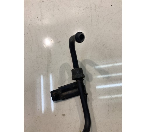 Трубка впускных коллекторов (между)