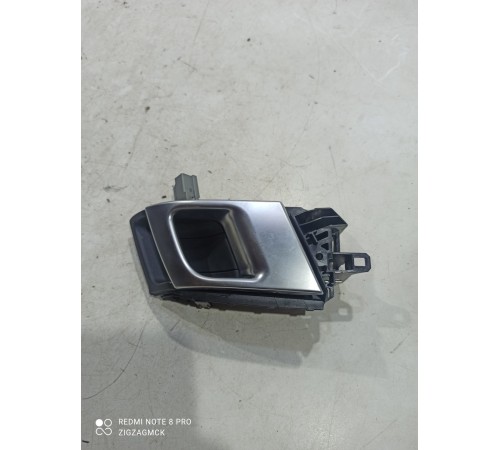 Ручка двери (задняя левая внутренняя)