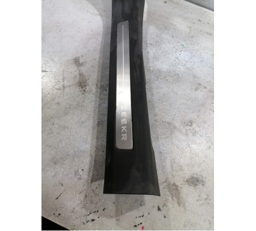 Накладка порога передняя левая