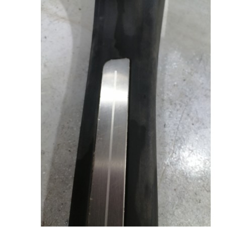 Накладка порога передняя левая