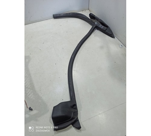 Уплотнитель стекла (передний правый внутренний)