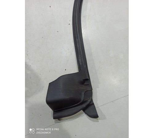 Уплотнитель стекла (передний правый внутренний)