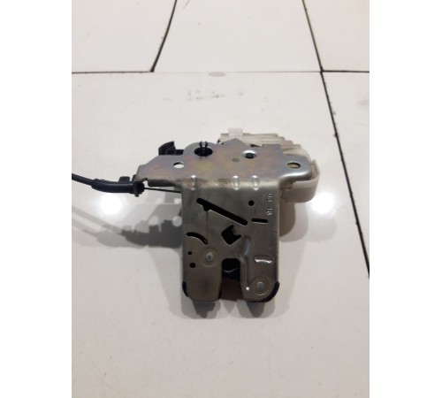 Замок крышки багажника