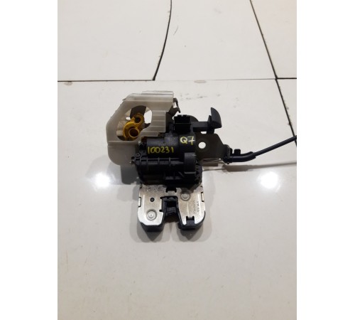 Замок крышки багажника