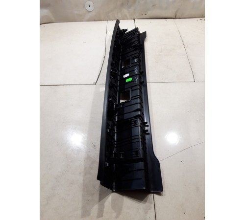 Накладка задней панели замка багажника