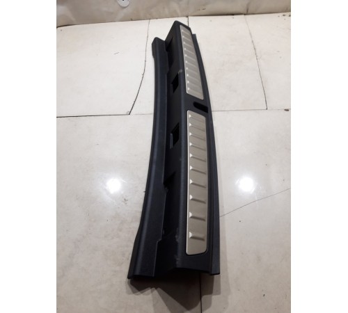 Накладка задней панели замка багажника