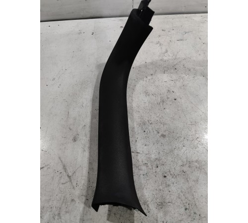 Обшивка крышки багажника правая