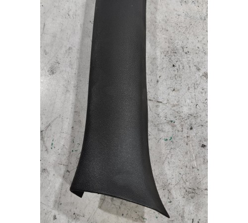 Обшивка крышки багажника правая