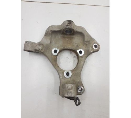 Кулак поворотный передний левый 