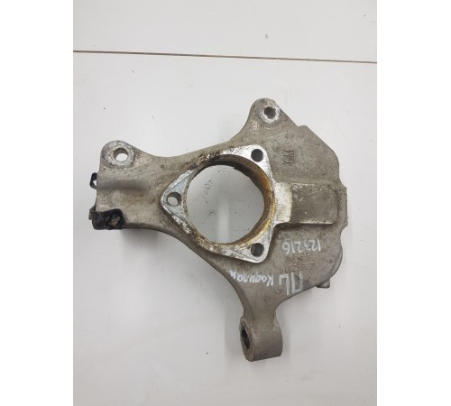 Кулак поворотный передний левый 