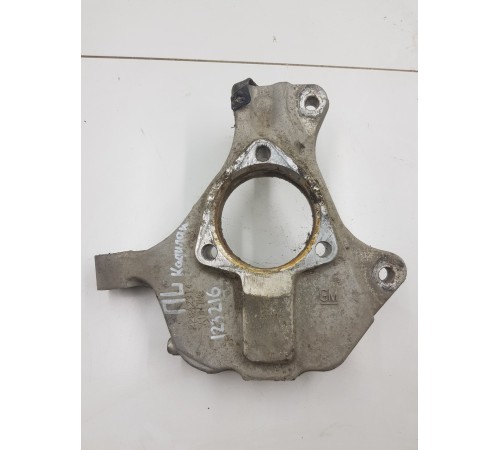 Кулак поворотный передний левый 