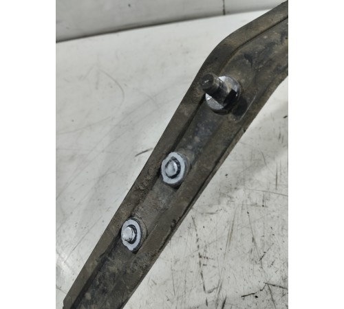 Крепление топливного бака