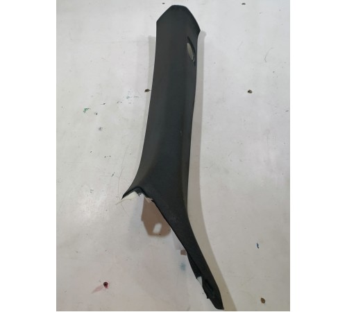 Обшивка передней стойки левая