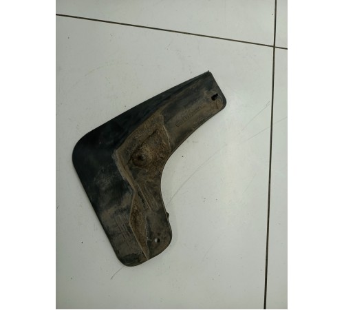 Брызговик передний левый