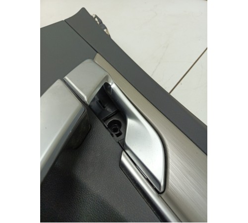 Обшивка двери передняя правая