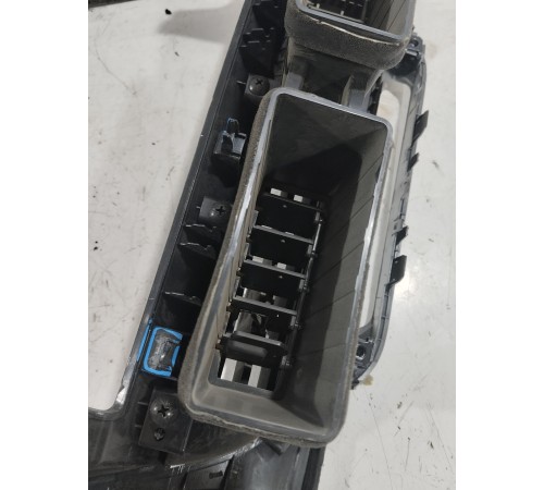 Накладка торпедо с воздушными дефлекторами правая