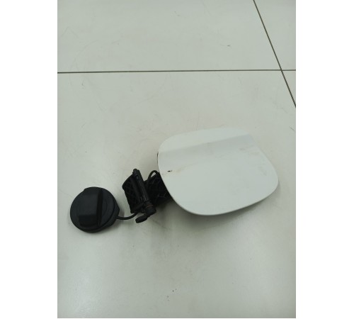 Лючок топливного бака с крышкой