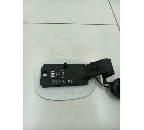 Лючок топливного бака с крышкой