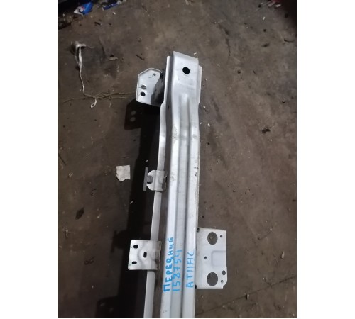 Усилитель бампера передний