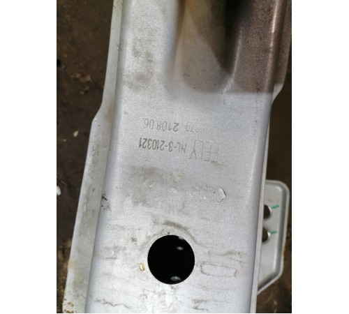 Усилитель бампера передний