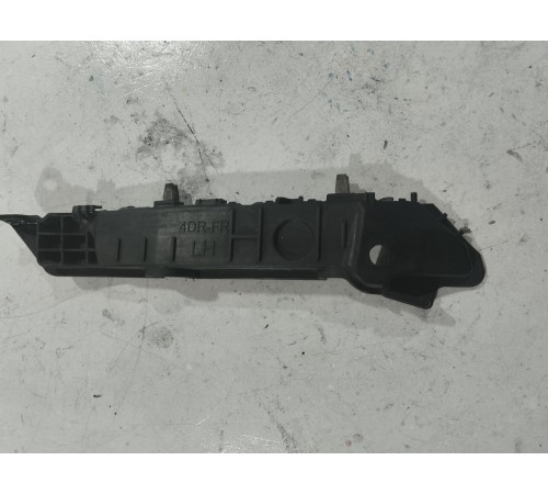 Кронштейн бампера передний левый