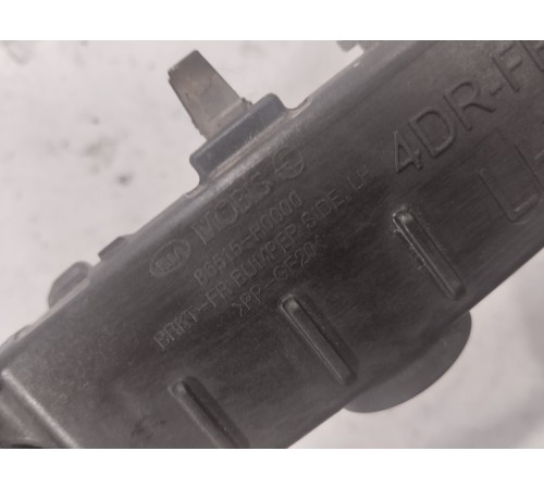 Кронштейн бампера передний левый